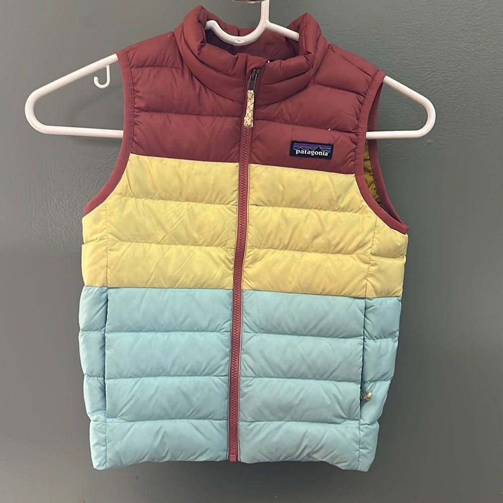 Kids Patagonia puffy vest, size 5t.
